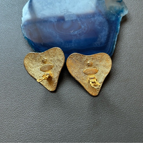 Vintage Chanel CC Heart Clip On Earrings - Picture 4 of 8